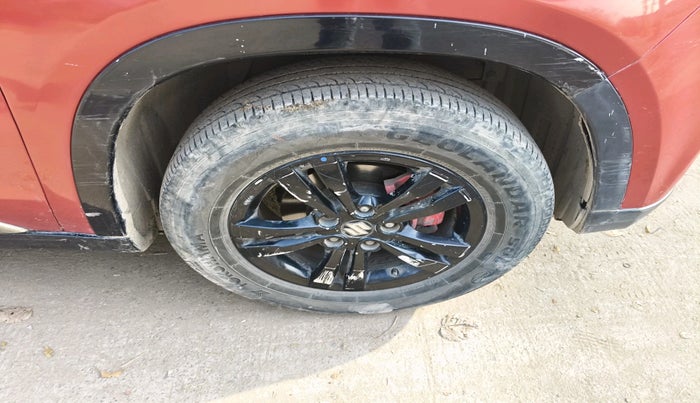 2019 Maruti Vitara Brezza ZDI PLUS AT DUAL TONE, Diesel, Automatic, 1,39,735 km, tyre