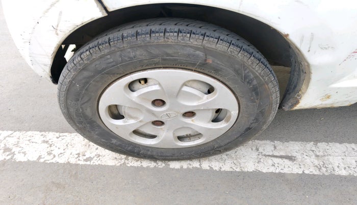 2015 Tata Nano EMAX XM CNG, CNG, Manual, 84,857 km, tyre