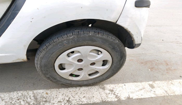 2015 Tata Nano EMAX XM CNG, CNG, Manual, 84,857 km, tyre