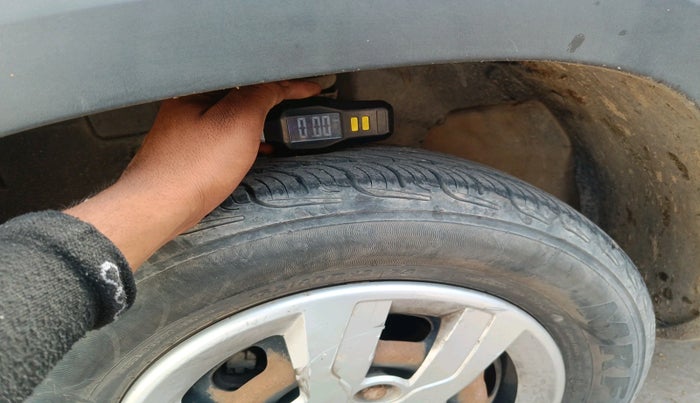 2016 Renault Kwid RXT 0.8, Petrol, Manual, 76,327 km, tyre