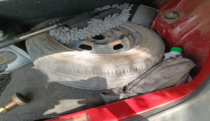 2016 Renault Kwid RXT 0.8, Petrol, Manual, 76,327 km, tyre