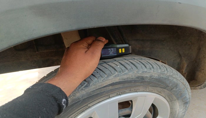 2016 Renault Kwid RXT 0.8, Petrol, Manual, 76,327 km, tyre