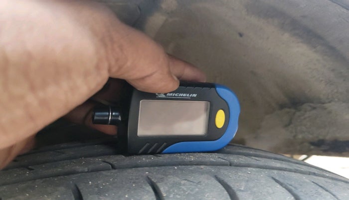 2017 Maruti OMNI E STD, Petrol, Manual, 83,927 km, tyre