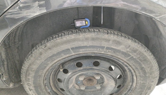 2015 Maruti Swift VXI, Petrol, Manual, 24,263 km, tyre