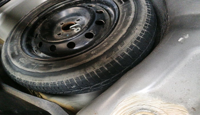 2015 Maruti Swift VXI, Petrol, Manual, 24,263 km, tyre