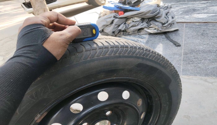 2012 Maruti Swift VXI, Petrol, Manual, 87,329 km, tyre