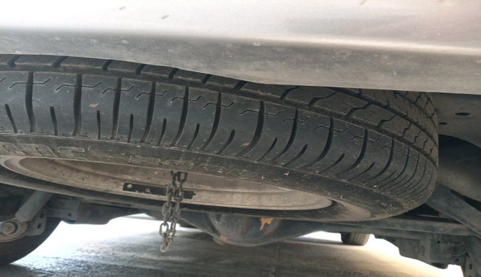 2016 Toyota Innova Crysta 2.4 VX 8 STR, Diesel, Manual, 1,49,864 km, tyre