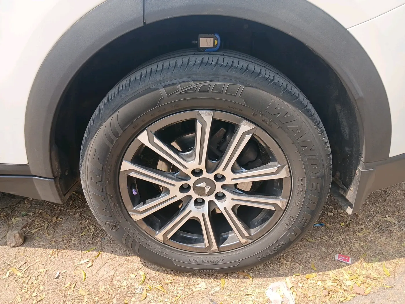 2023 Mahindra XUV700 AX 7 D AT 7 STR, Diesel, Automatic, 39,836 km, tyre
