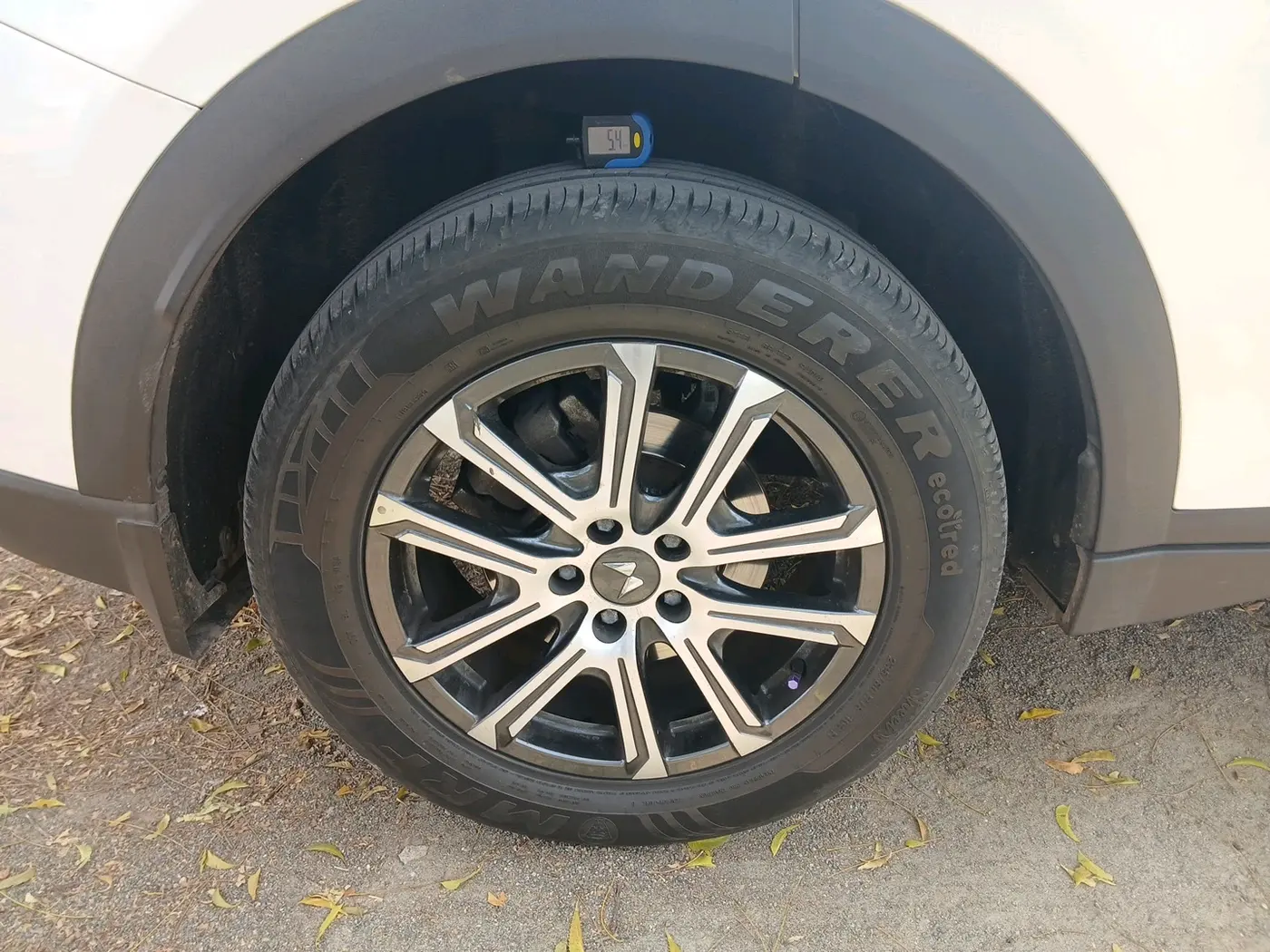 2023 Mahindra XUV700 AX 7 D AT 7 STR, Diesel, Automatic, 39,836 km, tyre