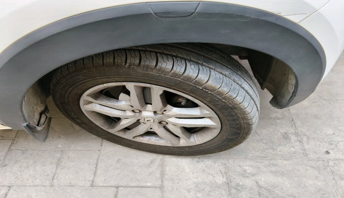 2024 Renault TRIBER RXZ AMT, Petrol, Automatic, 15,129 km, tyre