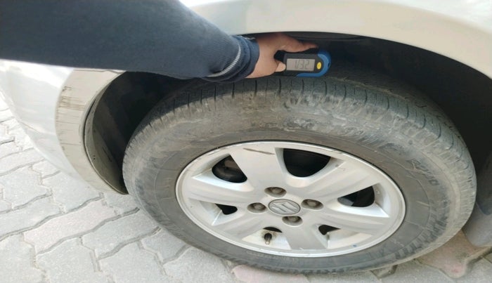 2011 Maruti Swift Dzire ZXI, Petrol, Manual, 2,49,321 km, tyre