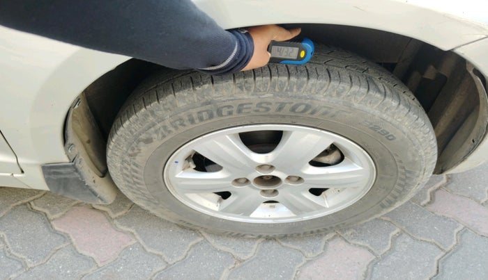 2011 Maruti Swift Dzire ZXI, Petrol, Manual, 2,49,321 km, tyre