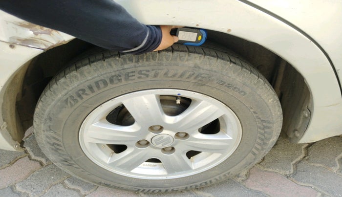 2011 Maruti Swift Dzire ZXI, Petrol, Manual, 2,49,321 km, tyre