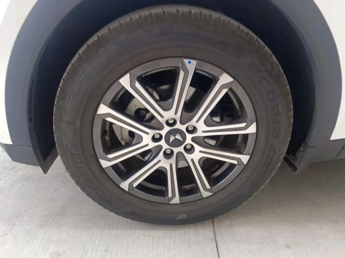 2025 Mahindra XUV700 AX 7 LUXURY P AT 7 STR, Petrol, Automatic, 8,212 km, tyre