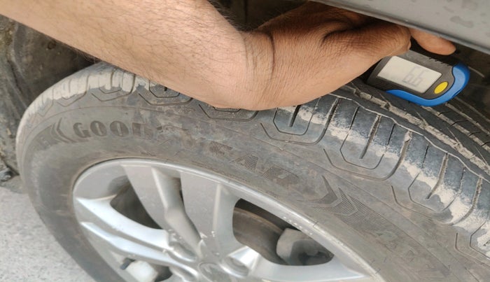 2017 Maruti Vitara Brezza ZDI PLUS, Diesel, Manual, 90,122 km, tyre