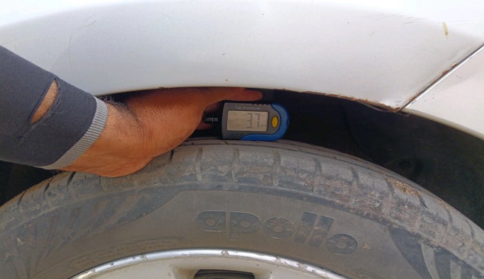 2014 Hyundai Xcent S (O) 1.2, Petrol, Manual, 1,42,589 km, tyre