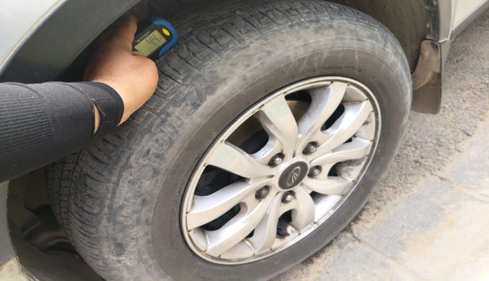 2016 Mahindra XUV500 W8 1.99, Diesel, Manual, 1,31,580 km, tyre