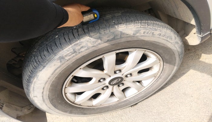 2016 Mahindra XUV500 W8 1.99, Diesel, Manual, 1,31,580 km, tyre