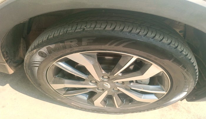 2019 Mahindra XUV300 W8 (O) 1.5 DIESEL, Diesel, Manual, 78,575 km, tyre