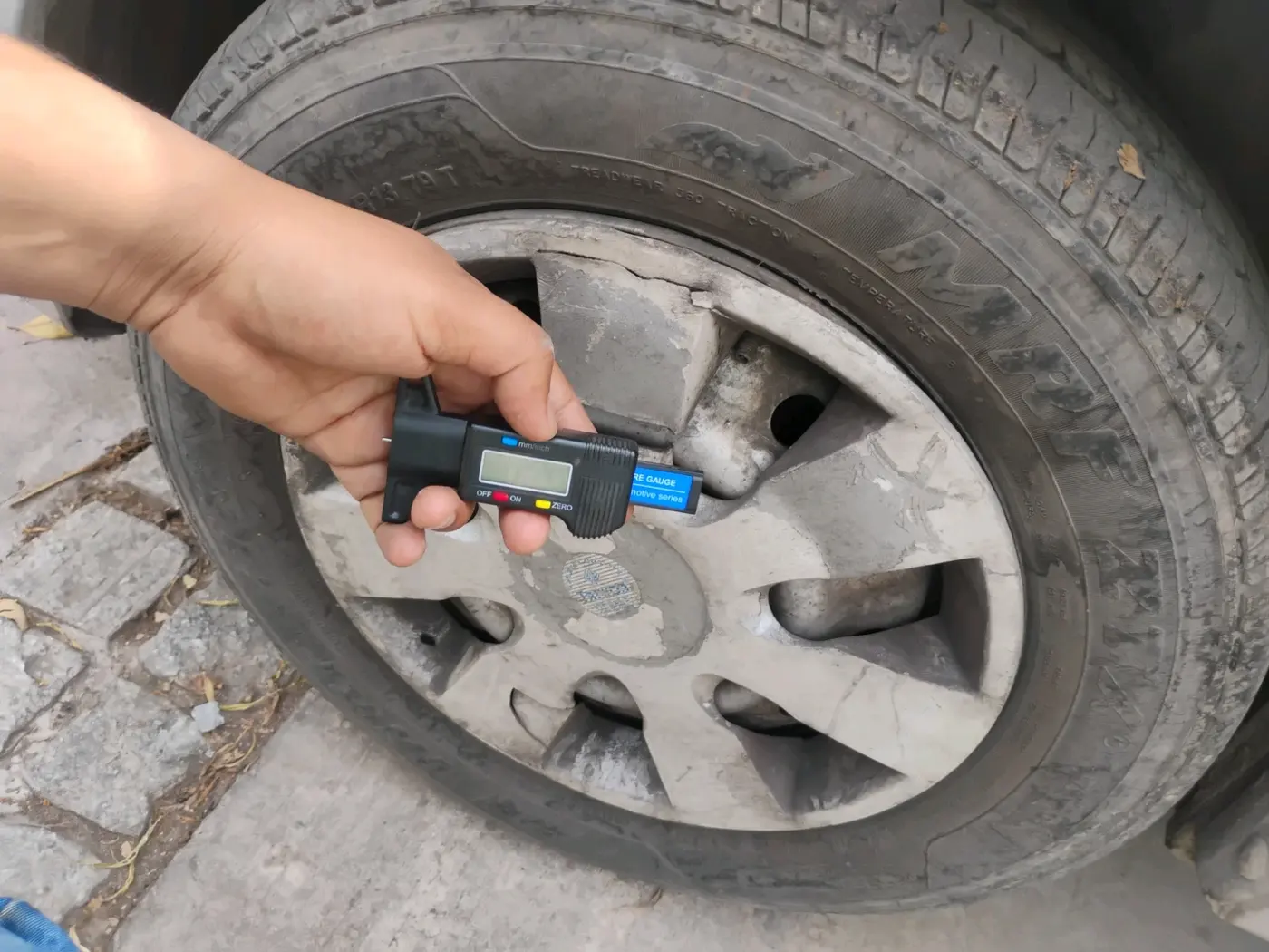 2014 Maruti Celerio LXI, CNG, Manual, 1,00,140 km, tyre