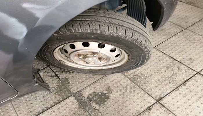 2015 Hyundai Eon ERA +, Petrol, Manual, 1,08,675 km, tyre