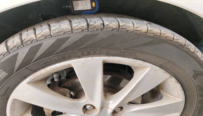 2012 Hyundai Verna FLUIDIC 1.6 CRDI SX, Diesel, Manual, 1,56,069 km, tyre