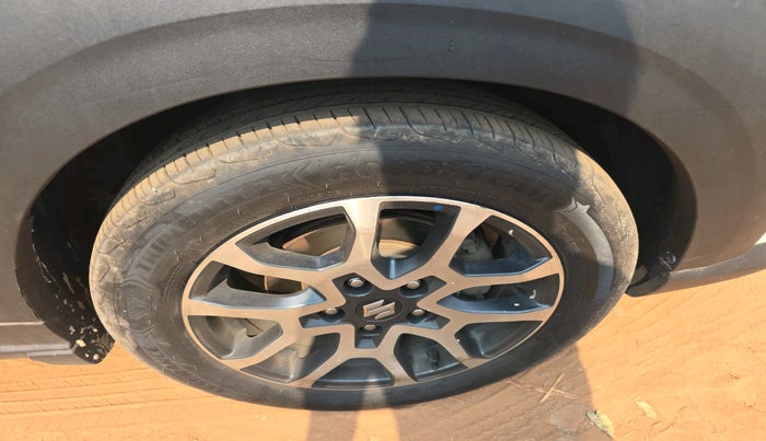 2022 Maruti XL6 ALPHA AT, Petrol, Automatic, 62,249 km, tyre