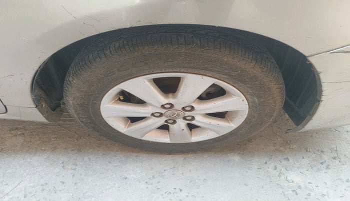 2008 Toyota Corolla Altis G PETROL, Petrol, Manual, 1,05,105 km, tyre