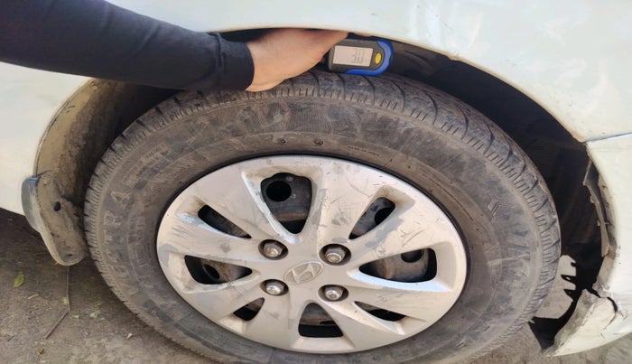 2012 Hyundai i10 MAGNA 1.2, CNG, Manual, 1,26,961 km, tyre