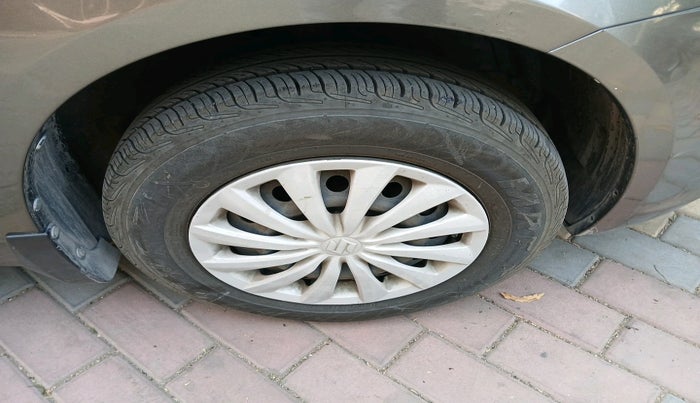 2016 Maruti Swift Dzire VXI, Petrol, Manual, 40,629 km, tyre