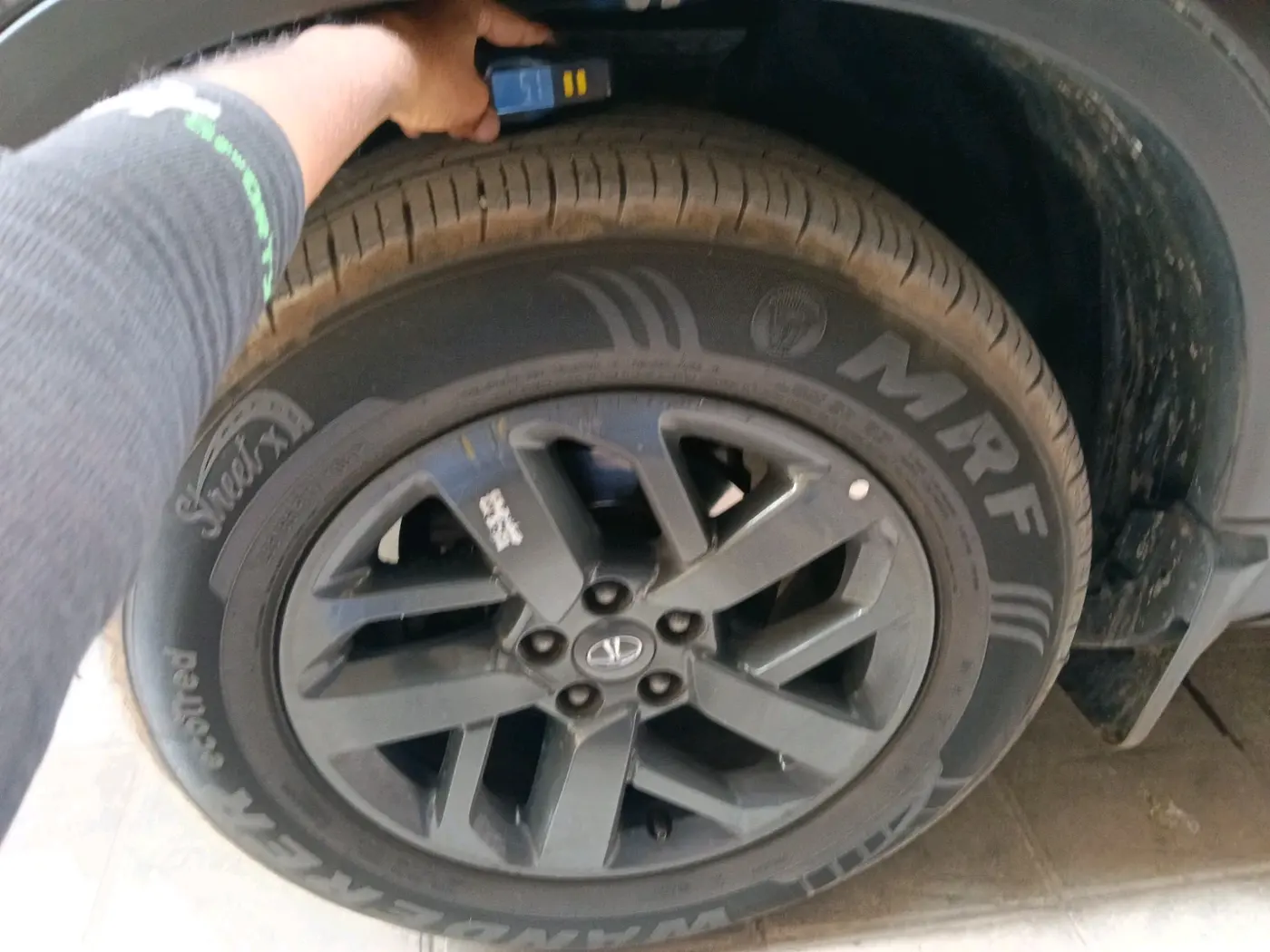 2023 Tata Harrier XTA PLUS 2.0L KRYOTEC DARK EDITION, Diesel, Automatic, 66,133 km, tyre