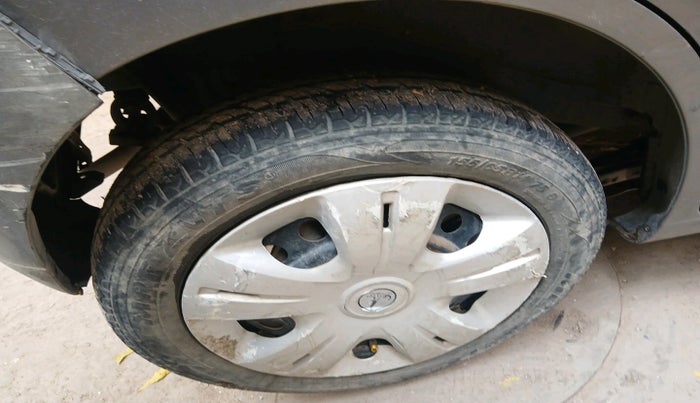 2014 Maruti Wagon R 1.0 VXI, CNG, Manual, 82,271 km, tyre