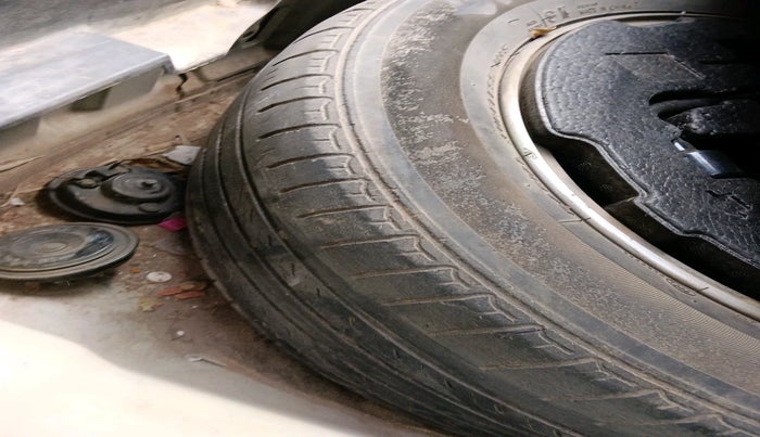 2012 Hyundai Sonata 2.4 GDI AT, Petrol, Automatic, 1,33,027 km, tyre