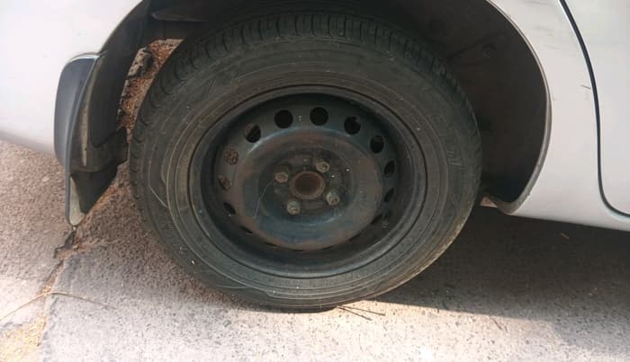 2011 Toyota Etios G, Petrol, Manual, 96,100 km, tyre