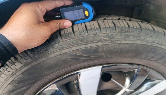 2015 Maruti Swift Dzire VXI, Petrol, Manual, 62,347 km, tyre