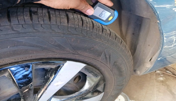 2015 Maruti Swift Dzire VXI, Petrol, Manual, 62,347 km, tyre