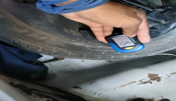 2013 Hyundai Eon MAGNA + LPG, Petrol, Manual, 79,551 km, tyre