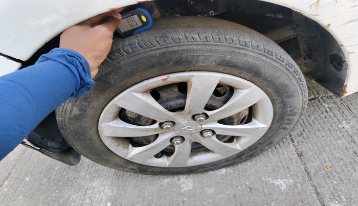 2013 Hyundai Eon MAGNA + LPG, Petrol, Manual, 79,551 km, tyre