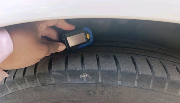 2018 Toyota Corolla Altis VL CVT PETROL, Petrol, Automatic, 1,05,142 km, tyre