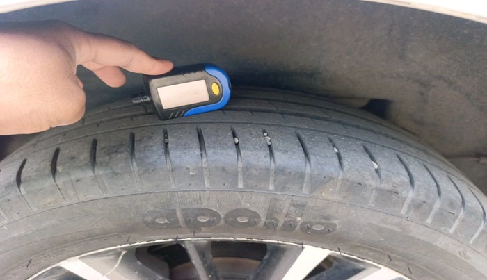 2018 Toyota Corolla Altis VL CVT PETROL, Petrol, Automatic, 1,05,142 km, tyre