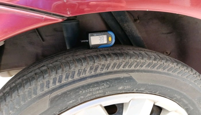 2008 Mahindra Renault Logan GLE 1.4, Petrol, Manual, 1,10,727 km, tyre