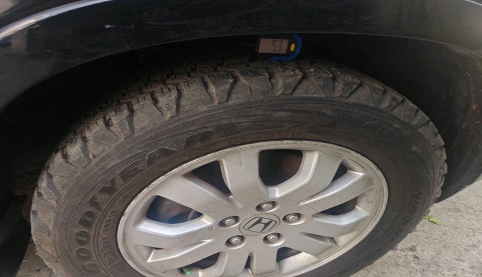 2005 Honda CRV 2.4L 2WD MT, Petrol, Manual, 93,932 km, tyre