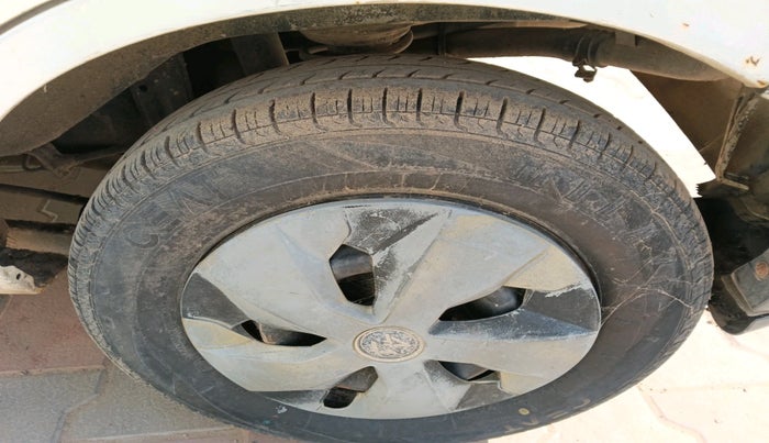 2014 Maruti Alto 800 LXI, Petrol, Manual, 1,68,506 km, tyre