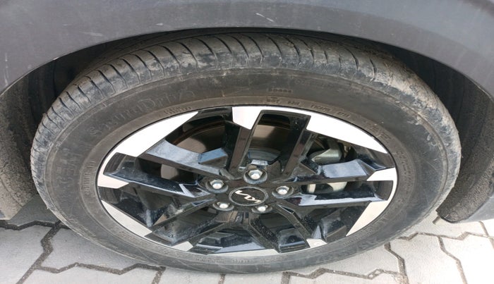 2025 KIA Carens Clavis HTX Plus 1.5 Turbo Petrol 7STR DCT, Petrol, Automatic, 10,745 km, tyre