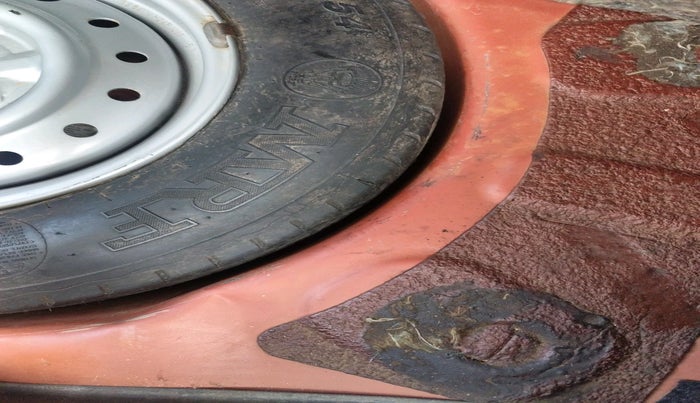 2010 Maruti Swift VXI, Petrol, Manual, 93,734 km, tyre