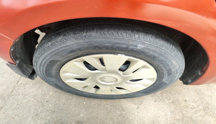 2010 Maruti Swift VXI, Petrol, Manual, 93,734 km, tyre