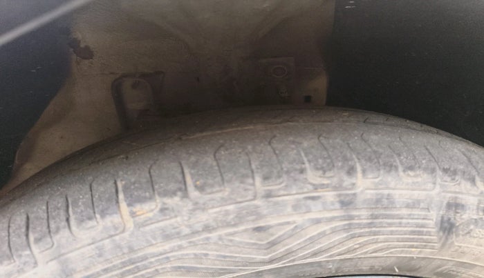 2012 Tata Indica Vista LX TDI, Diesel, Manual, 1,14,122 km, tyre