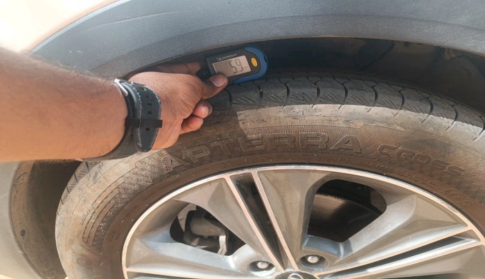 2016 Hyundai Creta SX PLUS AT 1.6 DIESEL, Diesel, Automatic, 1,05,454 km, tyre