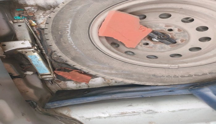 2015 Hyundai Eon D-LITE+, Petrol, Manual, 1,08,783 km, tyre