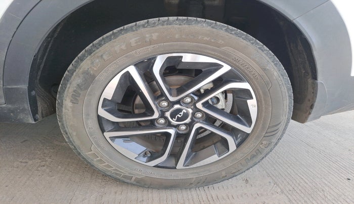 2022 KIA CARENS PRESTIGE PLUS 1.4 PETROL 7 STR, Petrol, Manual, 34,804 km, tyre